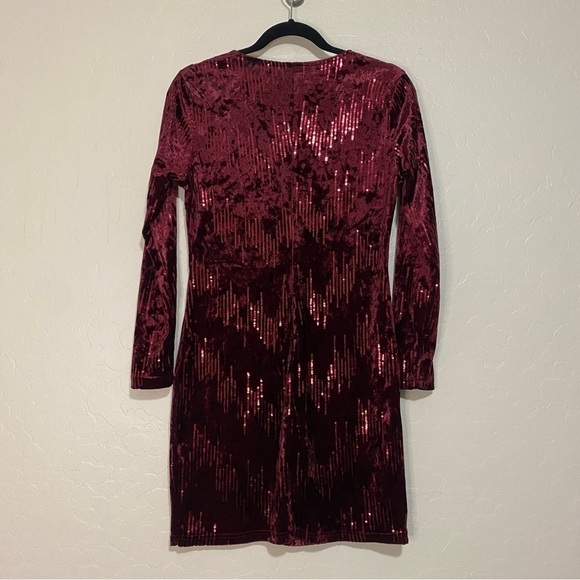 Charlotte Russe Maroon Sequined Velvet Long Sleeve Sparkly Mini Dress Size M - Picture 9 of 10